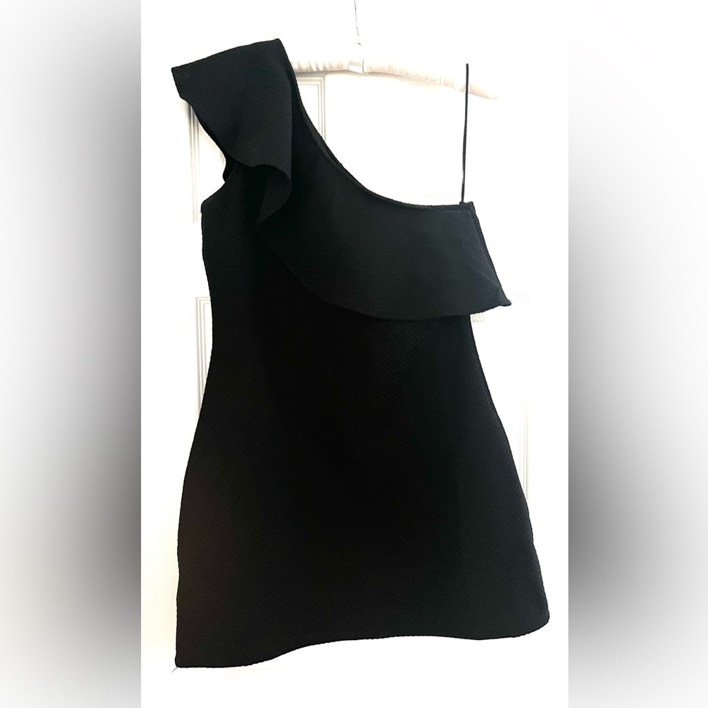 Cupcakes & Cashmere Black Asymmetrical One-Shoulder Sheath Dress